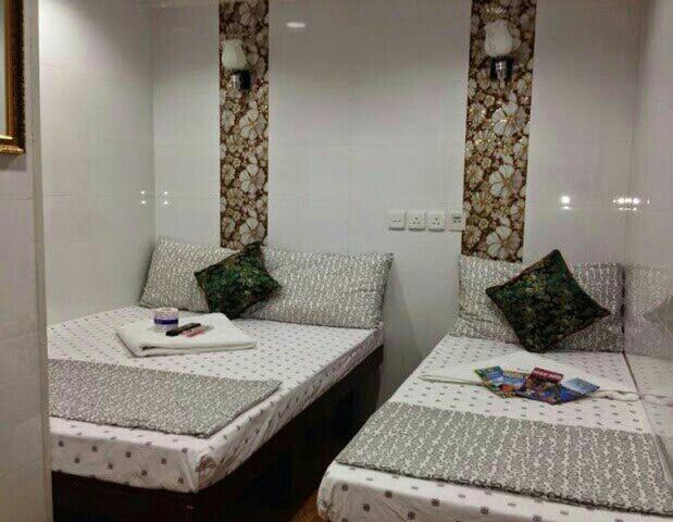 Dutch Hostel Гонконг Экстерьер фото
